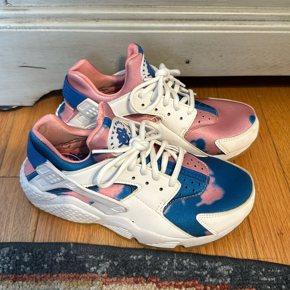 Nike Air Huarache Size 7 Womens